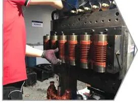 2 Sở hỗ trợ trạm làm việc 2 Máy phun trộn chân không khuôn 3